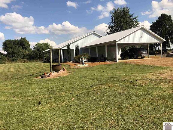 3rd image of 250 Colby Ln