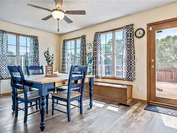 5th image of 801 Stone Brook Dr