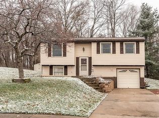 202 Fernvue Dr, Coraopolis, PA