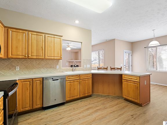 5th image of 1603 Lakewood Dr