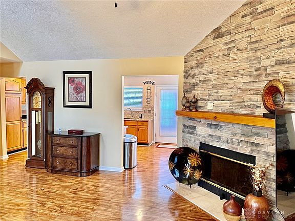 4th image of 212 Morgan Cir