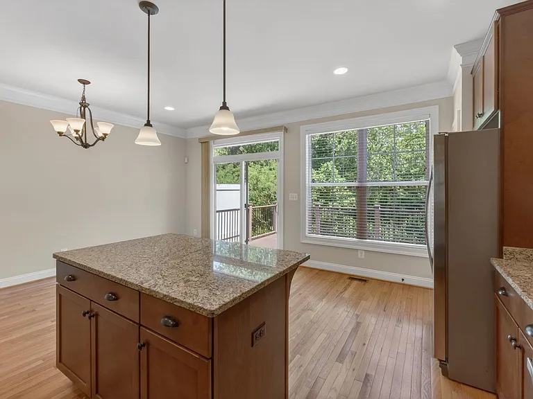 2942 Templehof Ct — Photo 18