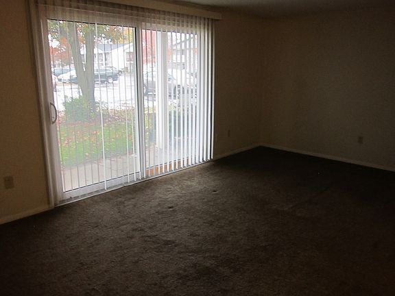 3rd image of 65 W Summerset Ln #807728bec