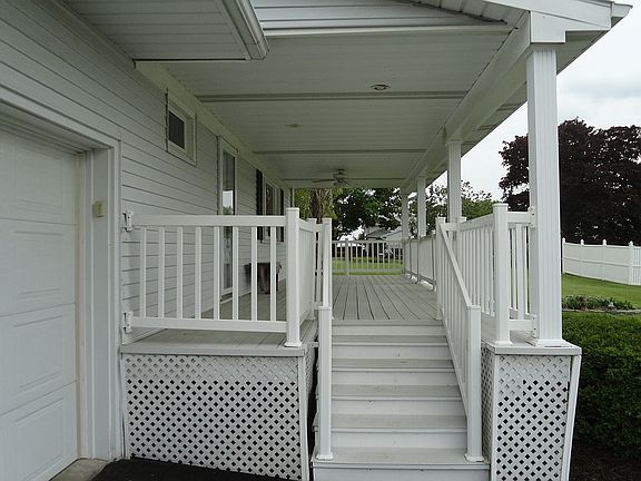 Front Porch 30'x10'