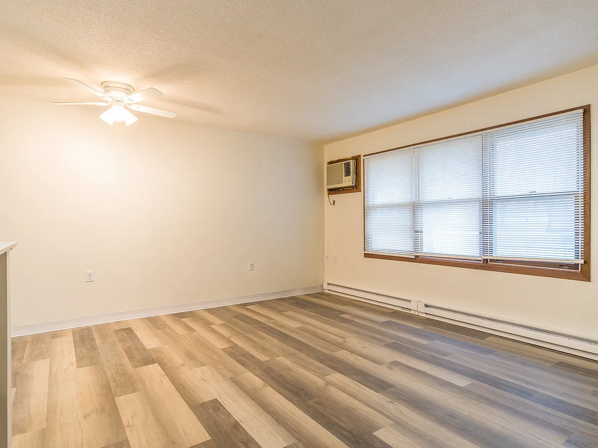 Building Photo - 302 Franke St