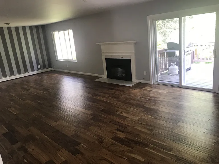 Main level livingroom
