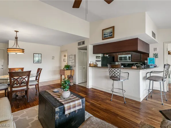 5570 Trailwinds Dr APT 523, Fort Myers, FL 33907