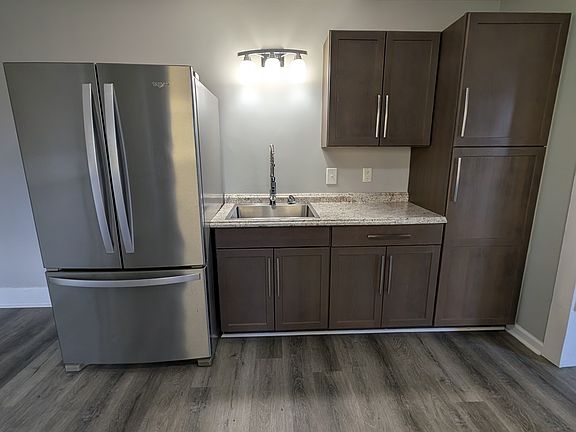 4th image of 303 W 8th Ave #B