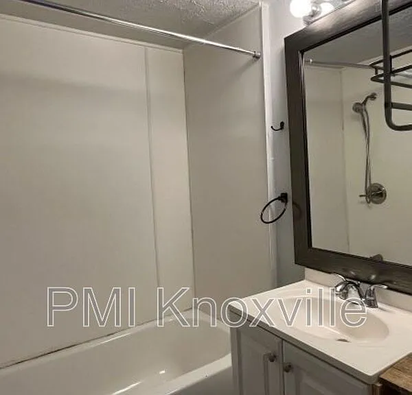 417 Landau Dr — Photo 8