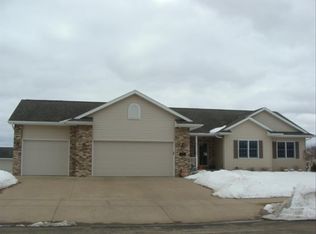 1010 Deerfield St, Holmen, WI 54636