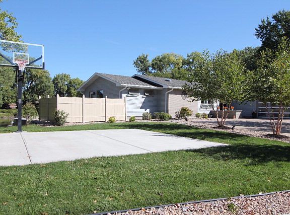 4th image of 2104 Barbara Ave