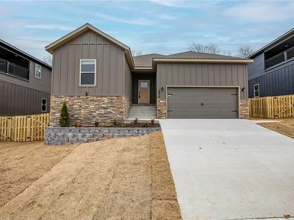 2616 N Justin Dr, Fayetteville, AR 72704