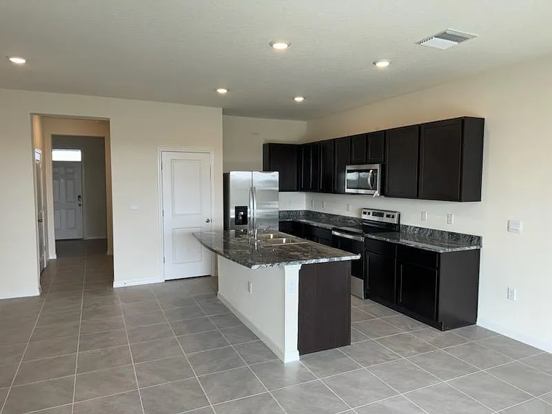 3 bed, 2.5 bath, 1666 sqft, $2,199 — Photo 3