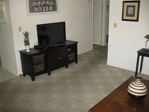 4th image of 40 Woodland Dr APT 102