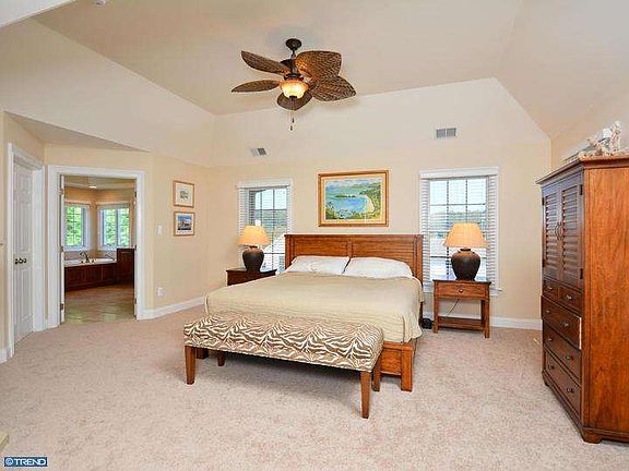 5th image of 1131 Oak Hollow Dr