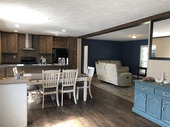3rd image of 165 Woodcliff Dr