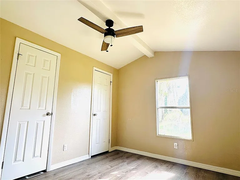 610 Grove Dr — Photo 7
