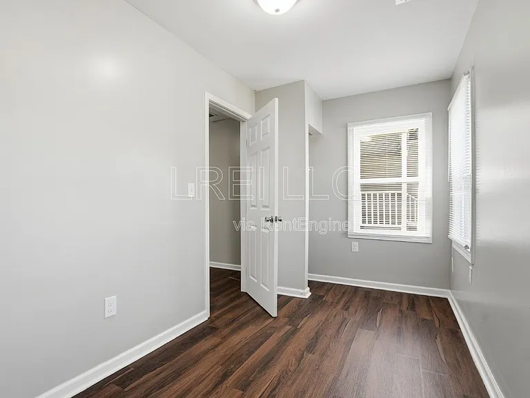 2338 W Madison St — Photo 5