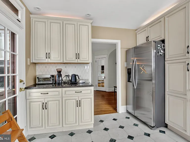 3455 W Queen Ln — Photo 11