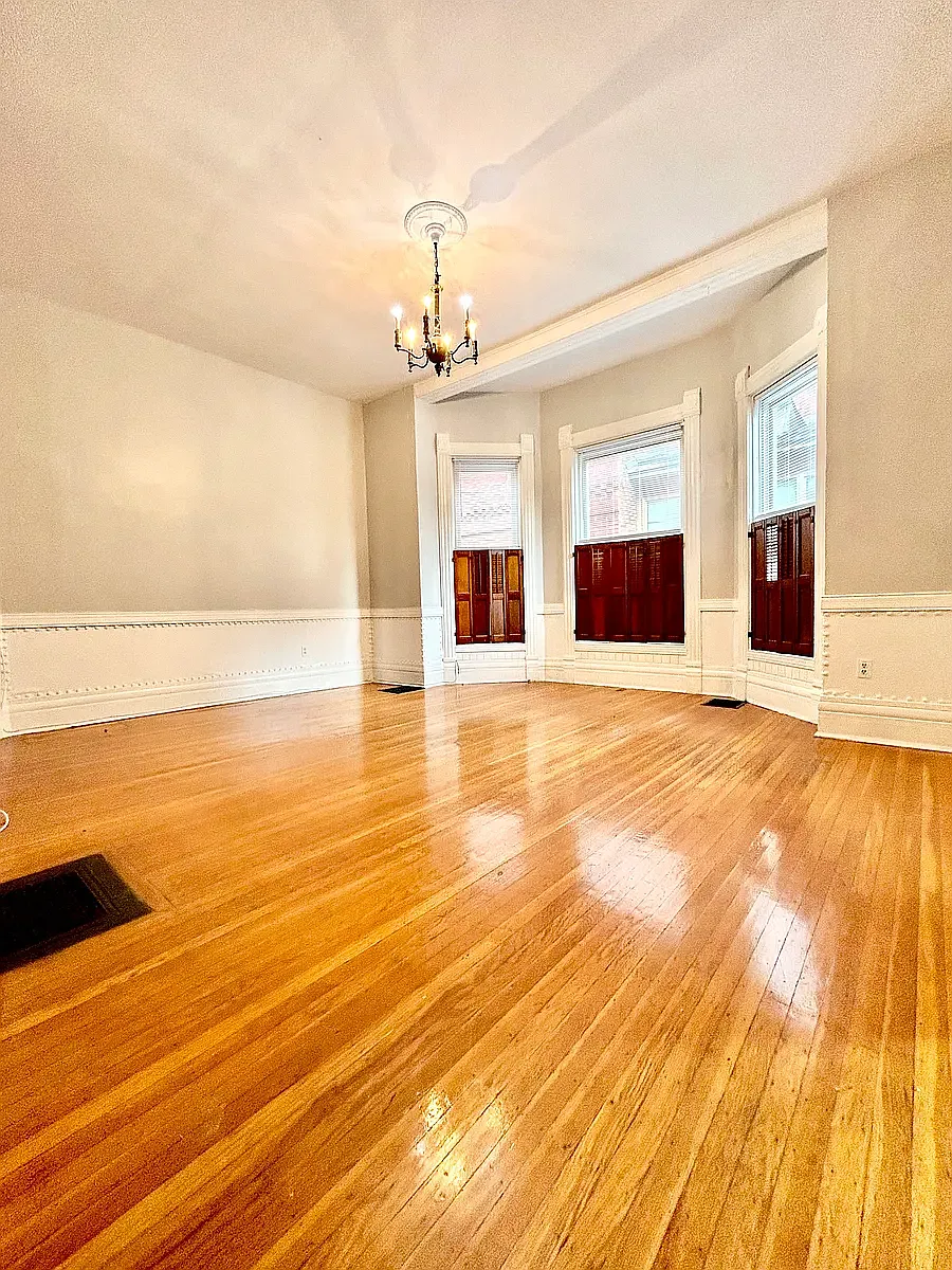 Building Photo - 304 N McBride St #2