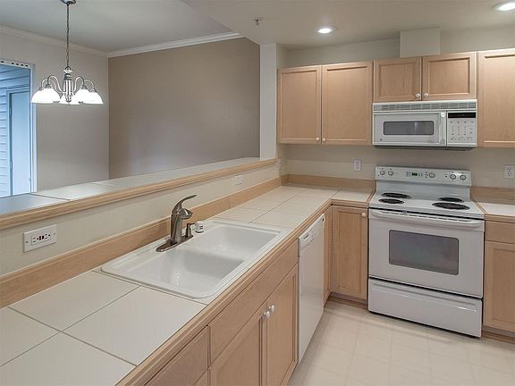 3rd image of 25235 SE Klahanie Blvd #201