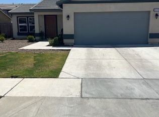 573 Cypress Ave, Sanger, CA 93657