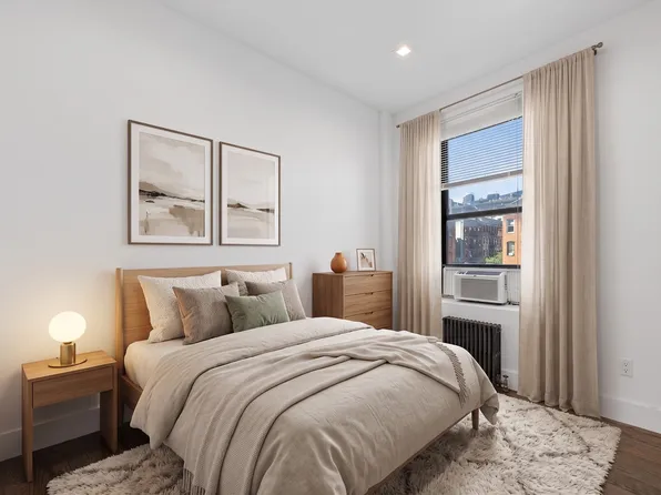 152 Thompson Street image 1 of 10