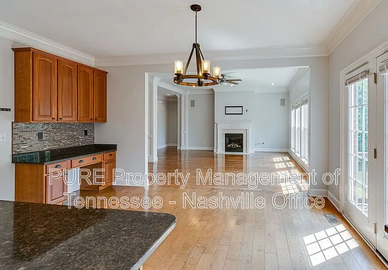 1214 Broadmoor Cir — Photo 14