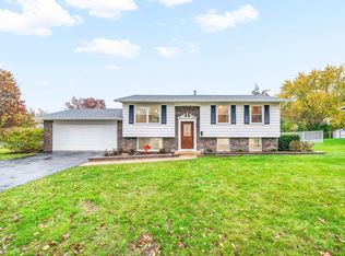 2130 Sandburg Dr, Aurora, IL 60506