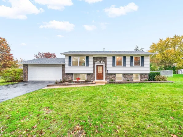 2130 Sandburg Dr, Aurora, IL 60506