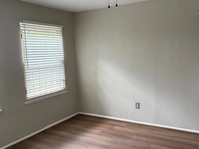 5914 Ridgeway Dr — Photo 16