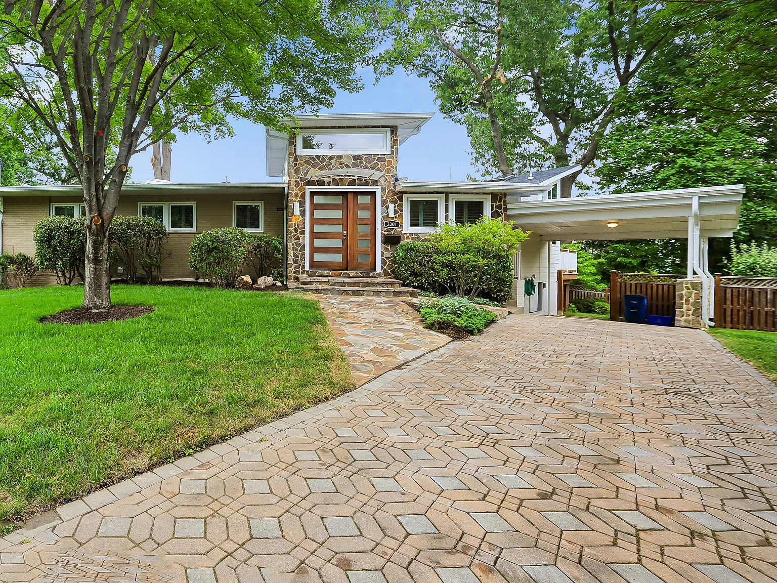 5 bed, 3.5 bath, 4382 sqft, $7,000 — Photo 1