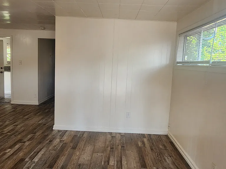 1218 S Watson St — Photo 6