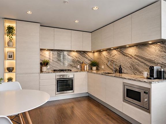 5th image of 310 S 12th Ave SW #1902
