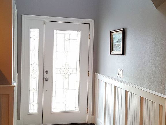 Bright entry with vaulted ce
