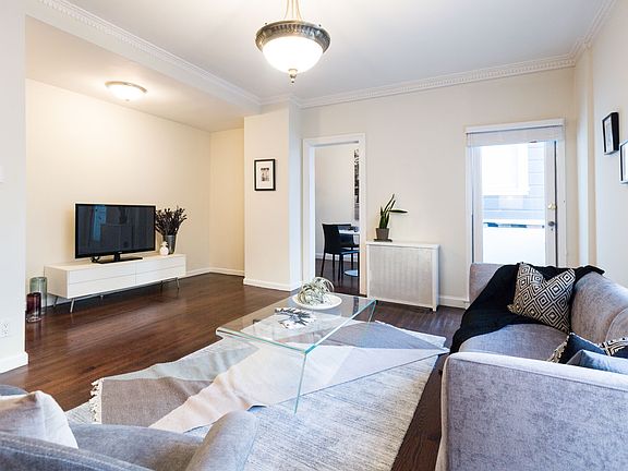 5th image of 647 Stockton St #200