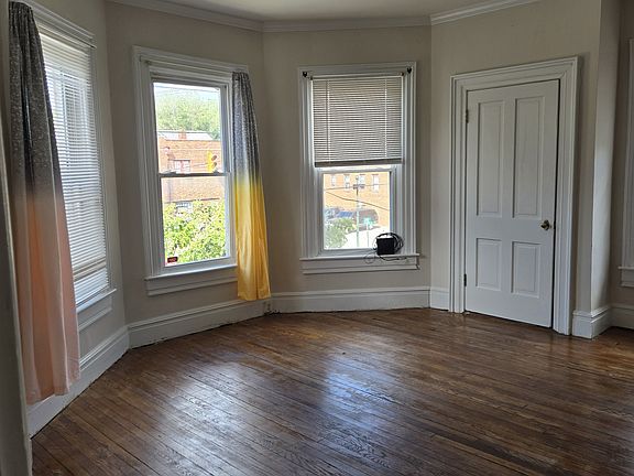 2nd image of 501 W King St APT 4