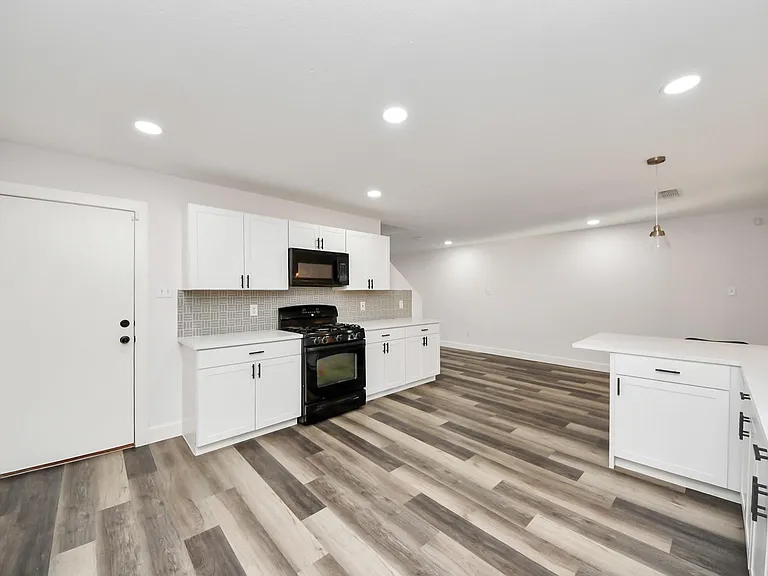 7826 Maverick Trace Ln — Photo 10
