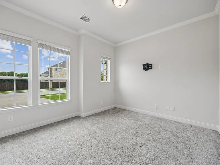 439 Montrose Dr — Photo 19