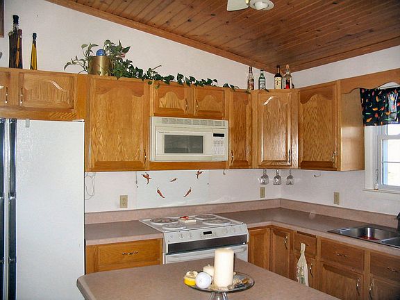 12x8 Kitchen w/floating island