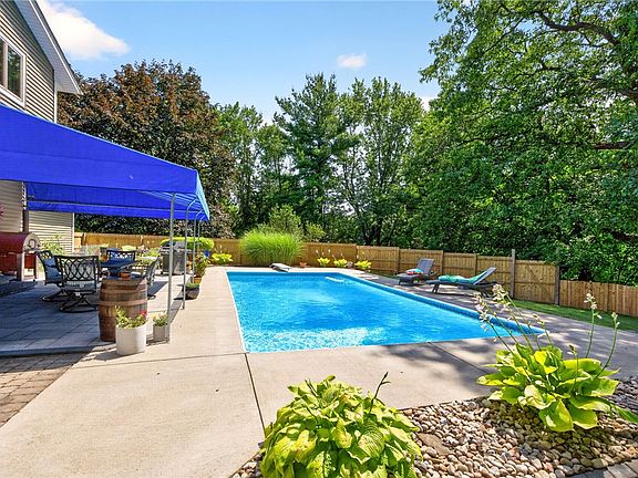 4th image of 144 Granada Cir