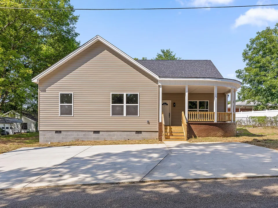 142 Oakwood Dr #B