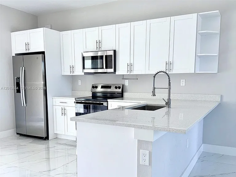 819 Eisenhower Blvd #819 — Photo 5