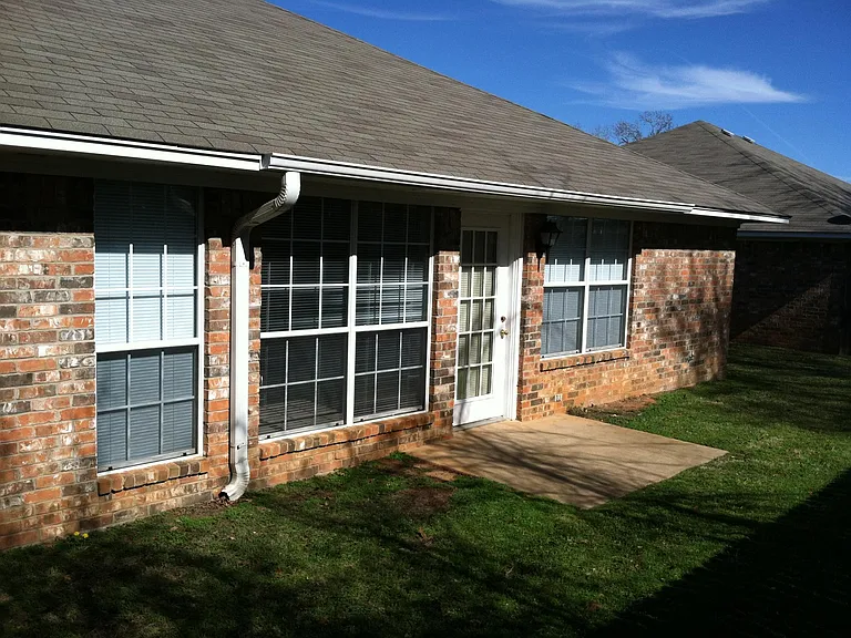 508 Cottage Ln — Photo 8