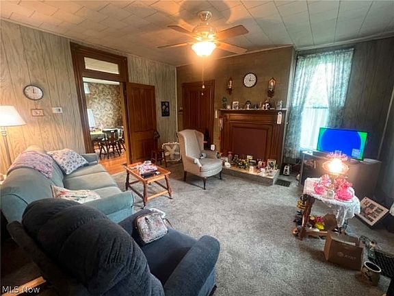 2nd image of 431 W Walnut St