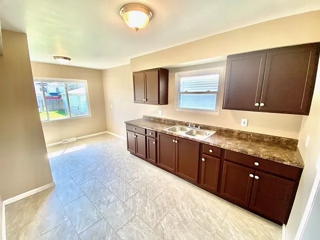 4045 Tyler St — Photo 4