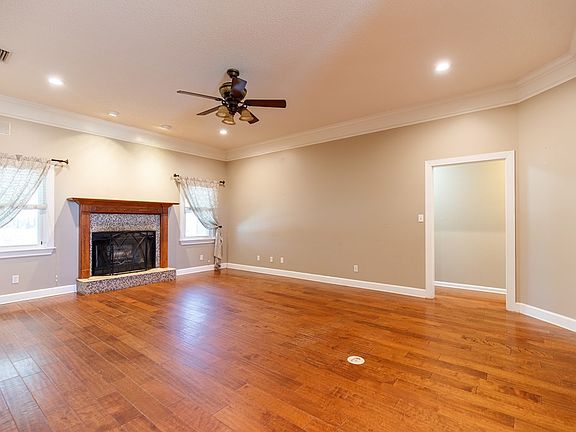 2nd image of 2622 Carmon Dr