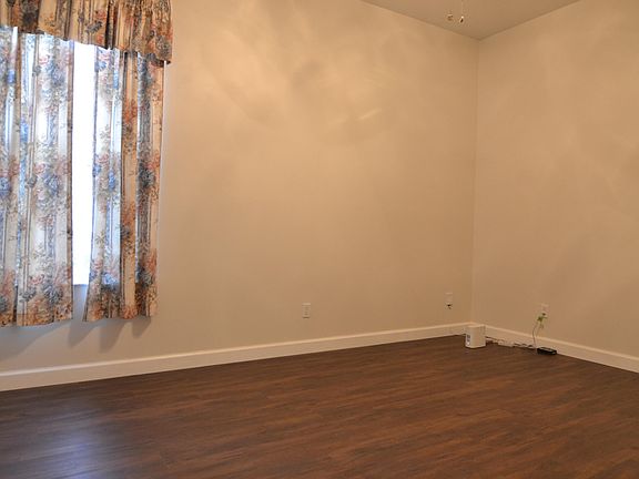 2nd image of 705 SW Munjack Cir