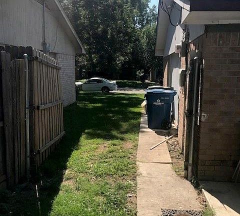 5th image of 819 Johnnie Row