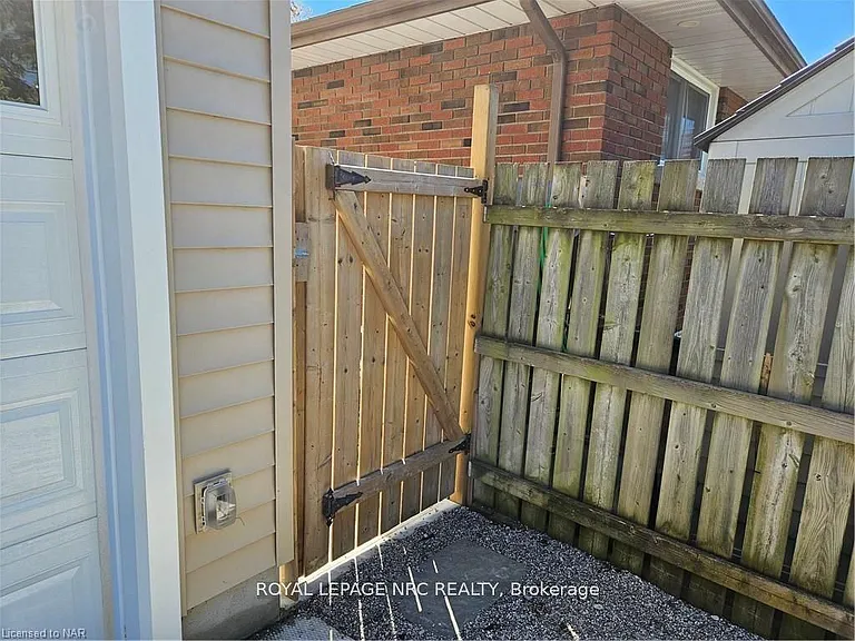 5 Kilbourne Cres — Photo 3
